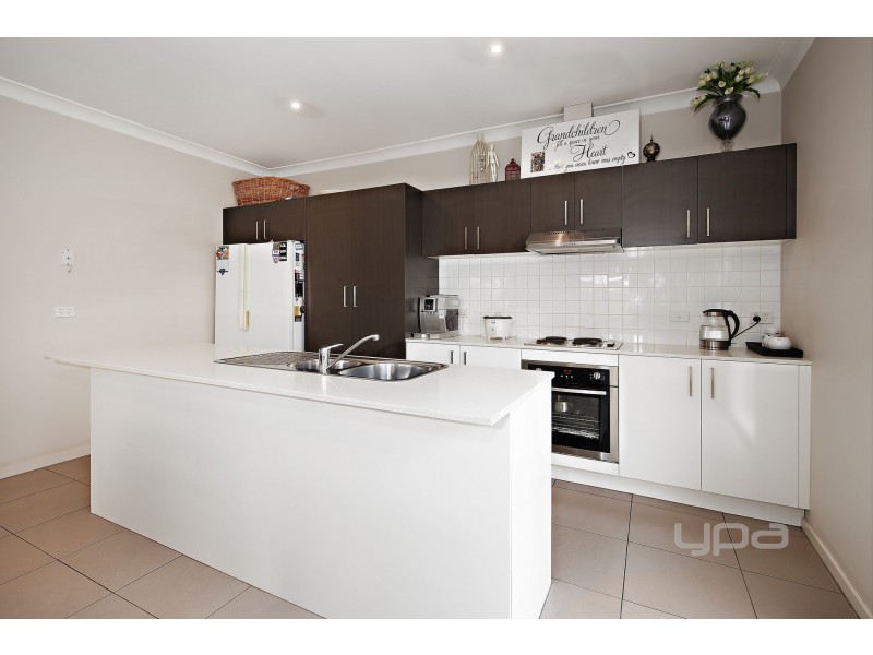 6/2 Elizabeth Street, Rockbank VIC 3335