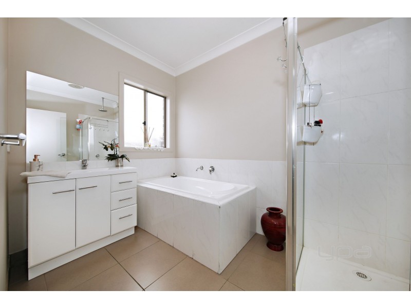 6/2 Elizabeth Street, Rockbank VIC 3335