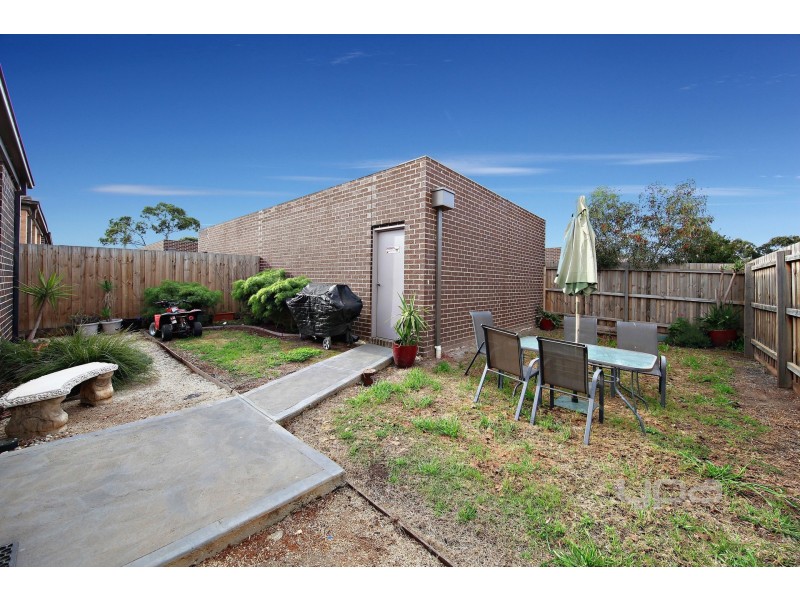 6/2 Elizabeth Street, Rockbank VIC 3335