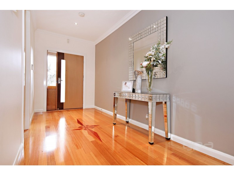 18 McLaren Chase, Caroline Springs VIC 3023