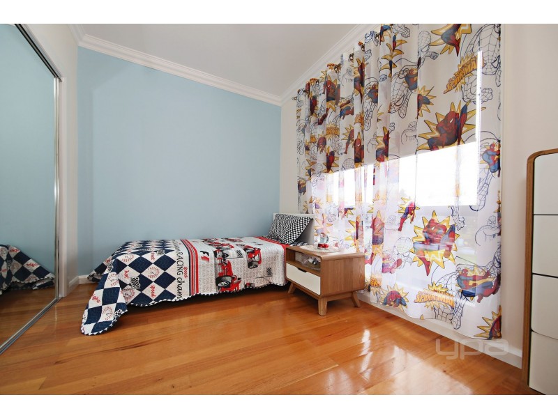 18 McLaren Chase, Caroline Springs VIC 3023