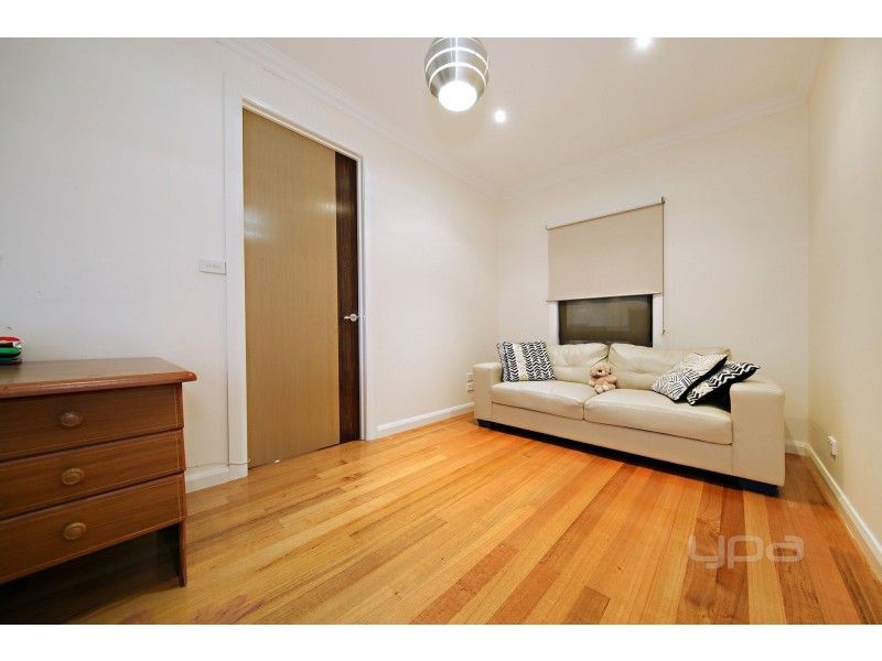 18 McLaren Chase, Caroline Springs VIC 3023