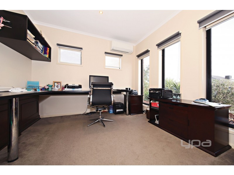 68 Barringo Way, Caroline Springs VIC 3023