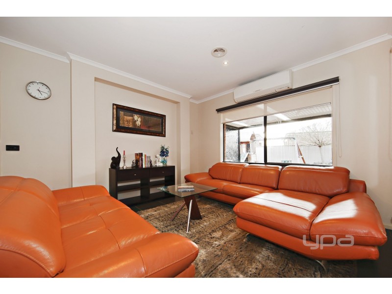 68 Barringo Way, Caroline Springs VIC 3023