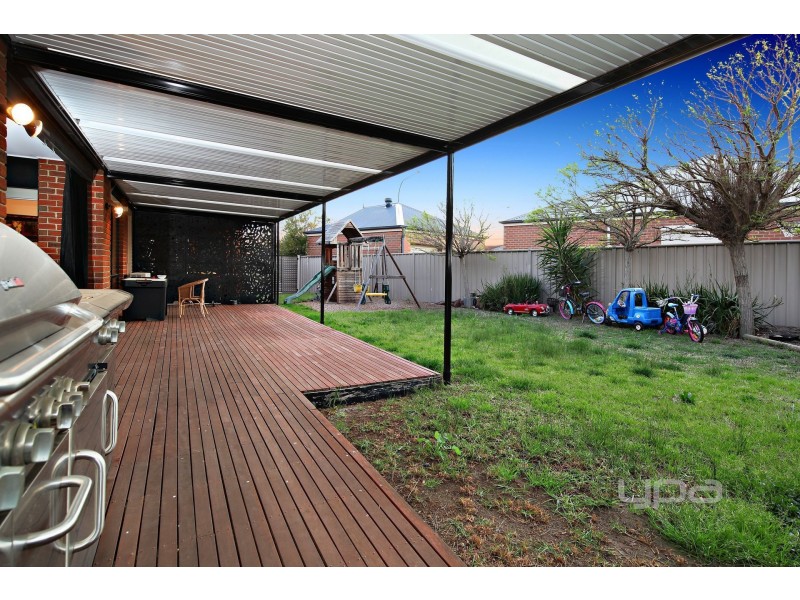 68 Barringo Way, Caroline Springs VIC 3023