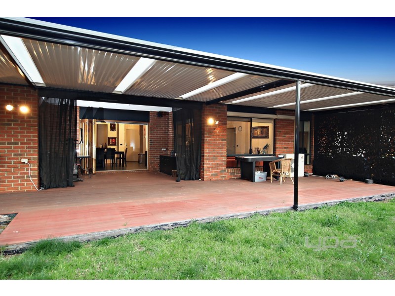 68 Barringo Way, Caroline Springs VIC 3023