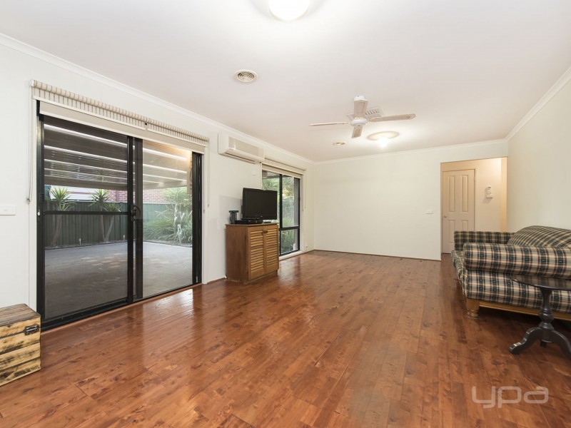 17 Forsyth Close, Burnside VIC 3023