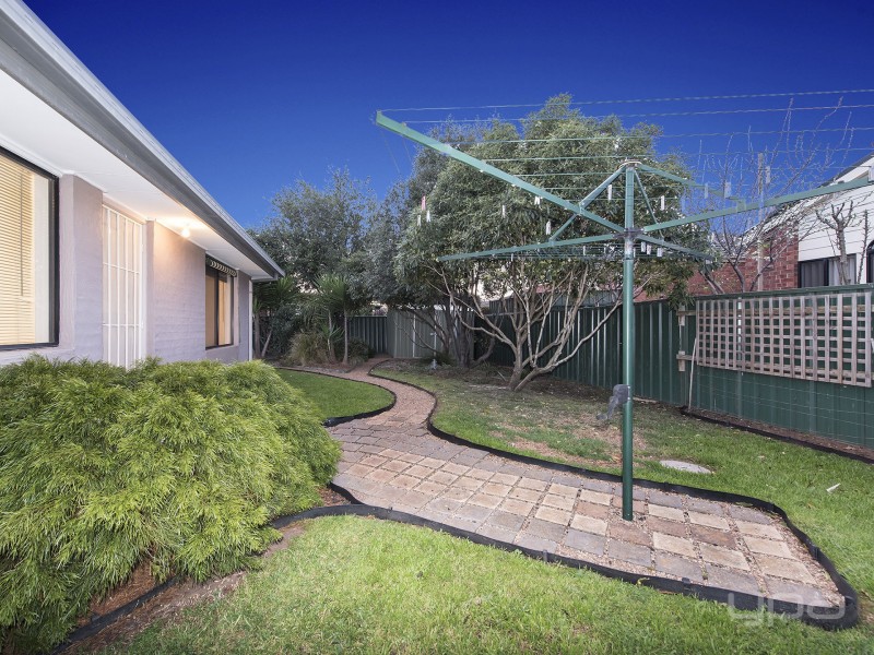 17 Forsyth Close, Burnside VIC 3023