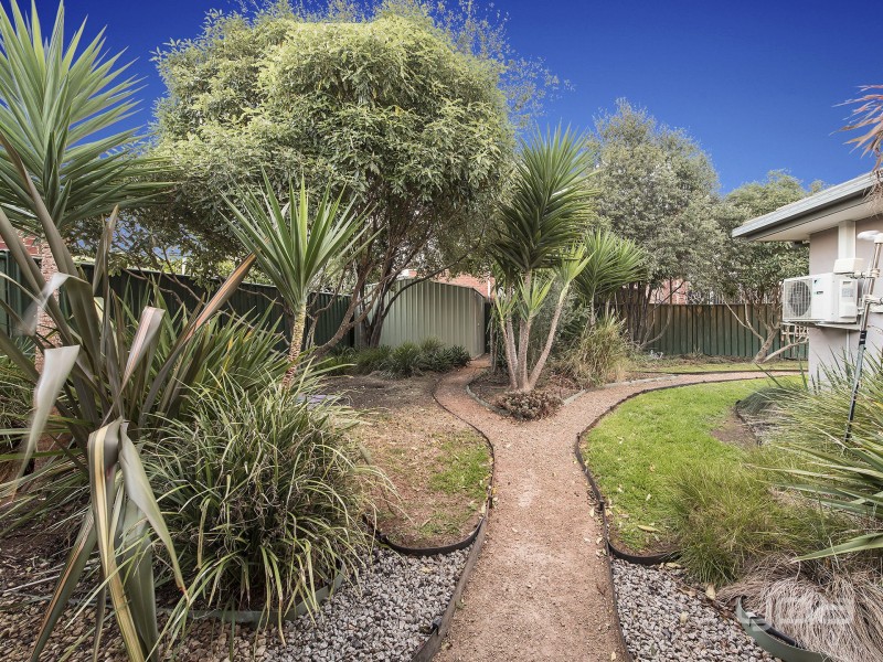17 Forsyth Close, Burnside VIC 3023