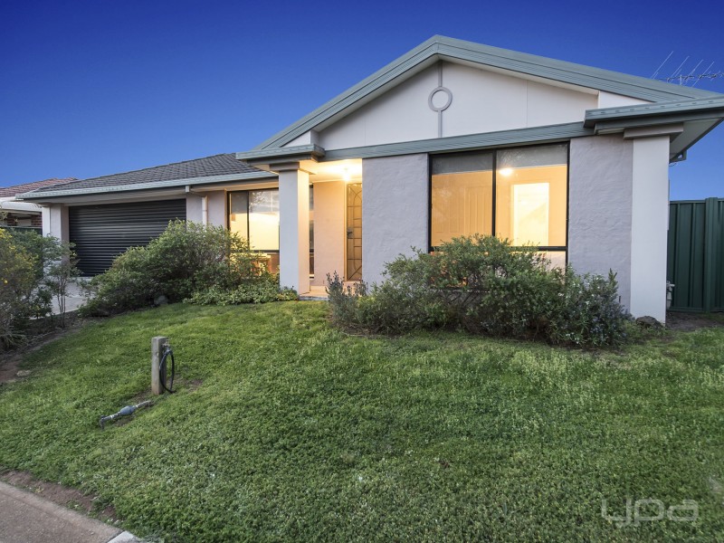 17 Forsyth Close, Burnside VIC 3023