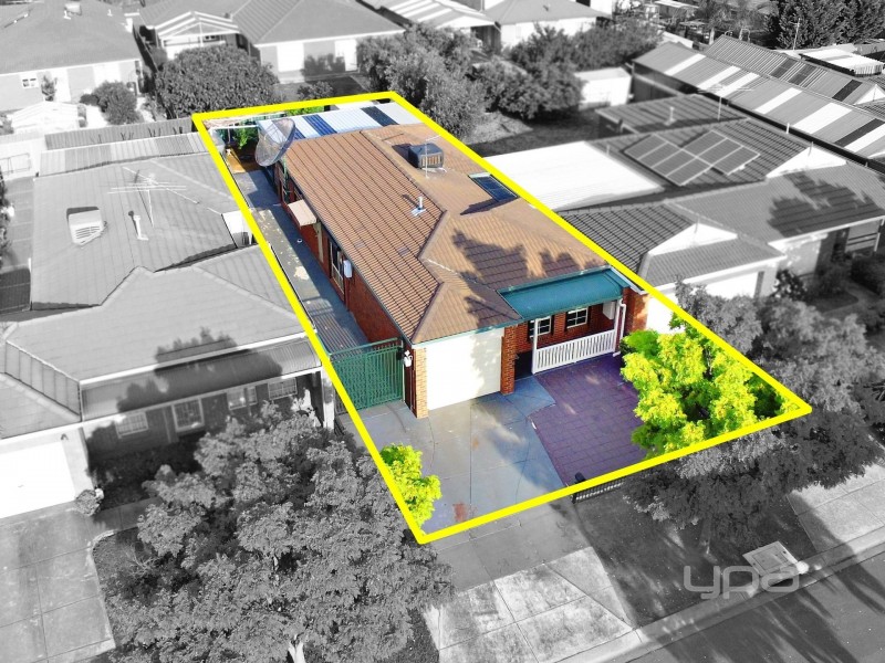 12 Strickland Crescent, Burnside VIC 3023