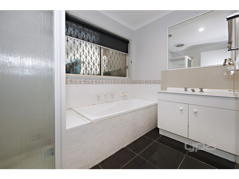 12 Strickland Crescent, Burnside VIC 3023