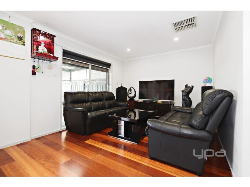 12 Strickland Crescent, Burnside VIC 3023