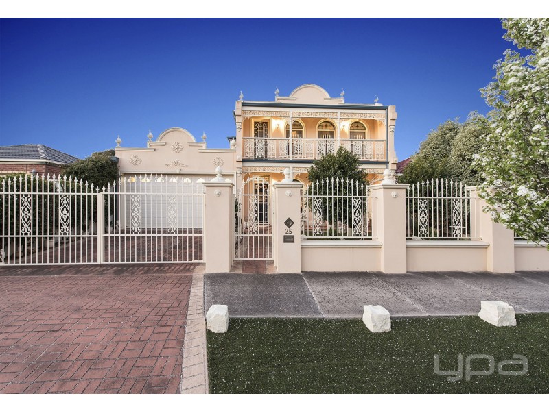 25  Parkin Avenue, Caroline Springs VIC 3023