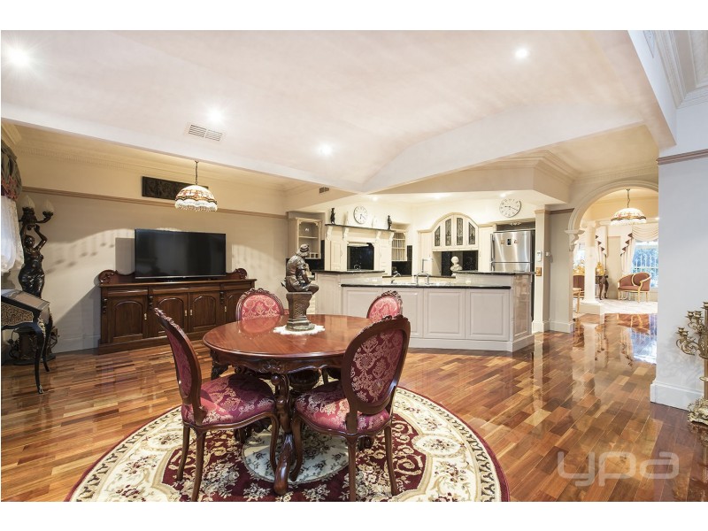 25  Parkin Avenue, Caroline Springs VIC 3023