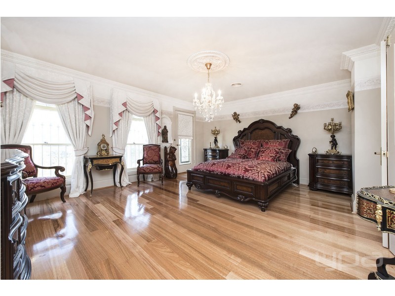 25  Parkin Avenue, Caroline Springs VIC 3023