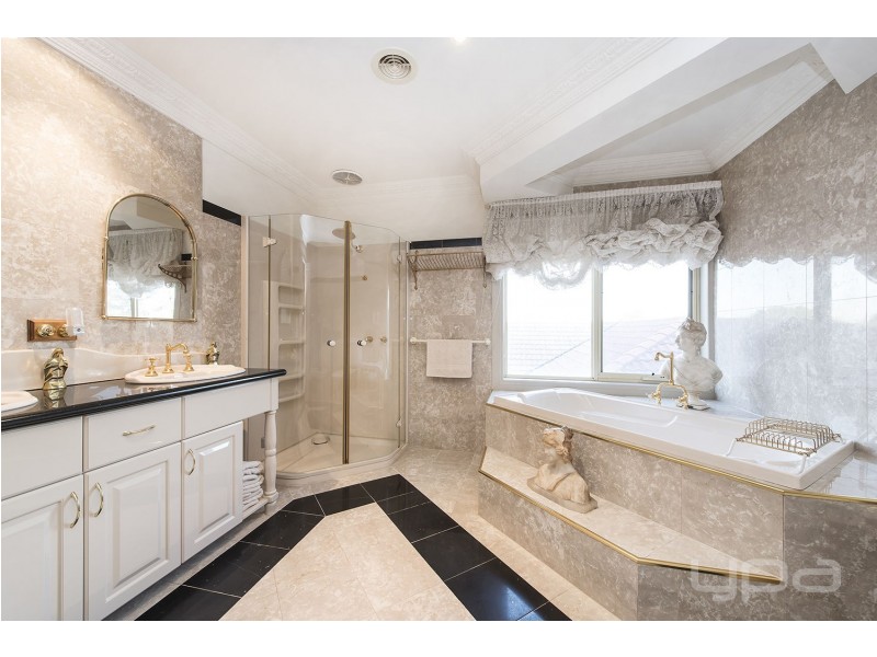 25  Parkin Avenue, Caroline Springs VIC 3023