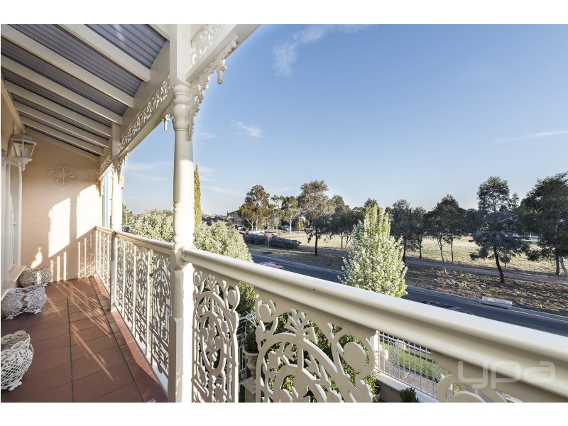 25  Parkin Avenue, Caroline Springs VIC 3023