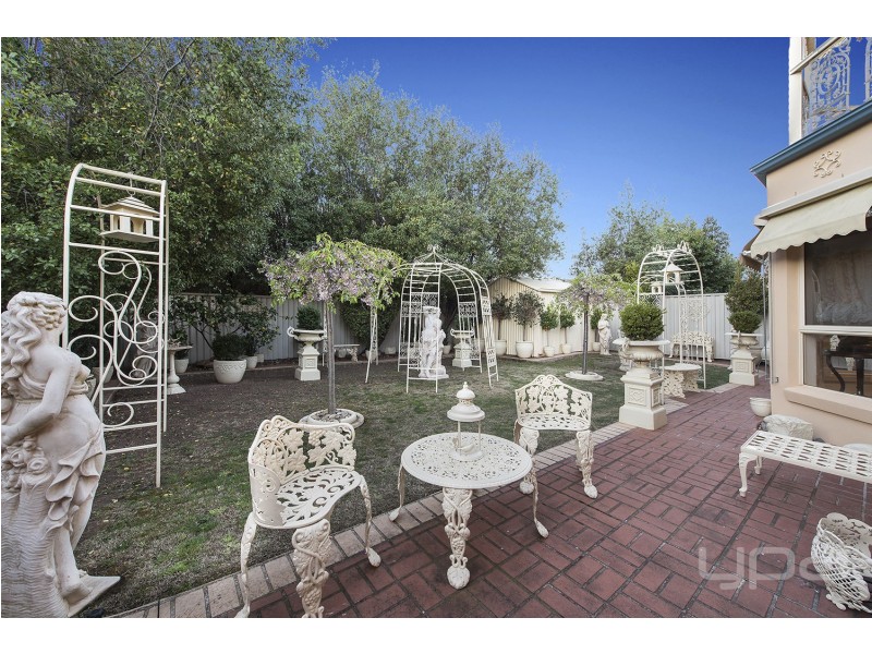 25  Parkin Avenue, Caroline Springs VIC 3023