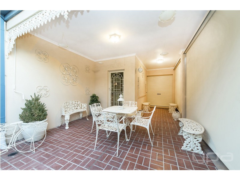 25  Parkin Avenue, Caroline Springs VIC 3023