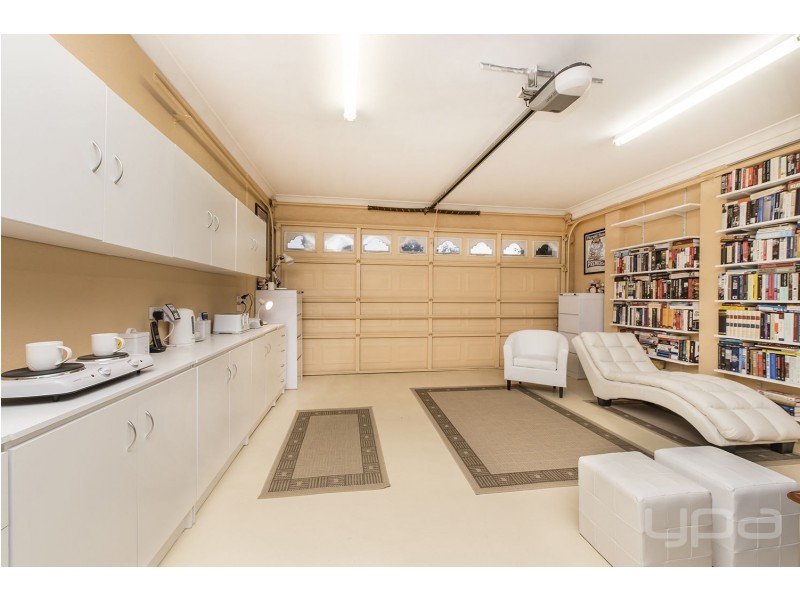 25  Parkin Avenue, Caroline Springs VIC 3023