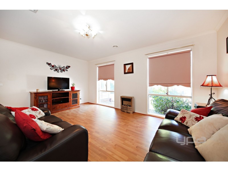 13 Tarcoola Drive, Burnside VIC 3023