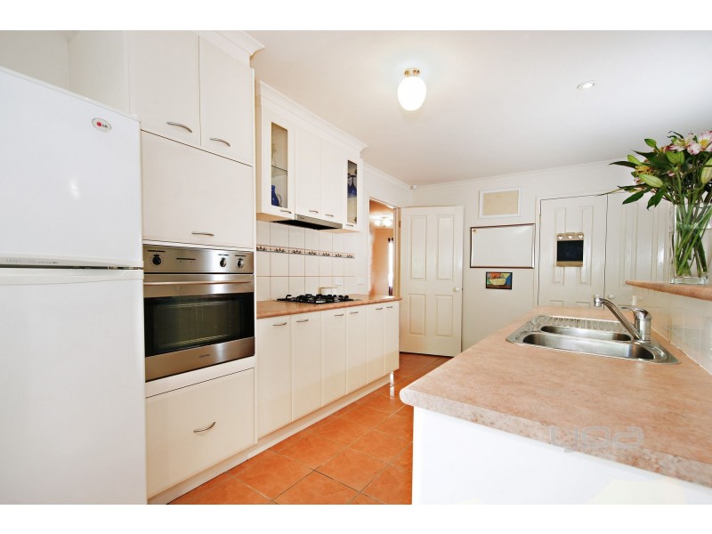 13 Tarcoola Drive, Burnside VIC 3023