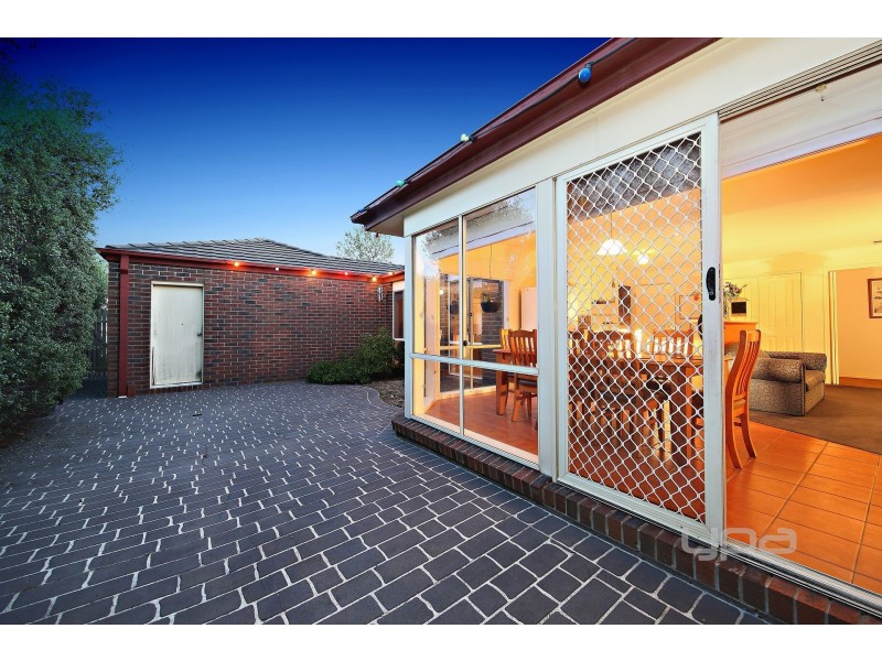 13 Tarcoola Drive, Burnside VIC 3023