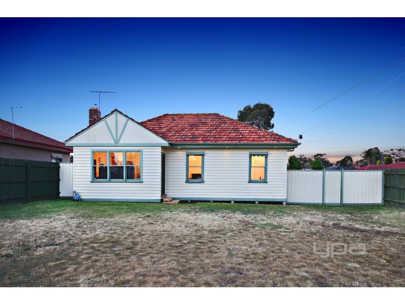 8 Dumfries Street, Deer Park VIC 3023