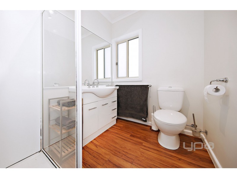 8 Dumfries Street, Deer Park VIC 3023