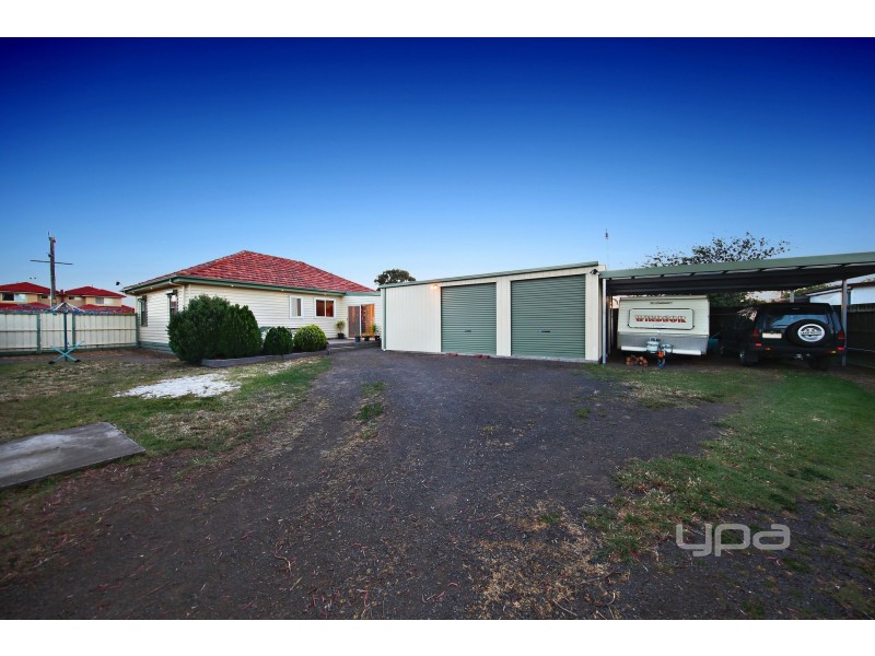 8 Dumfries Street, Deer Park VIC 3023