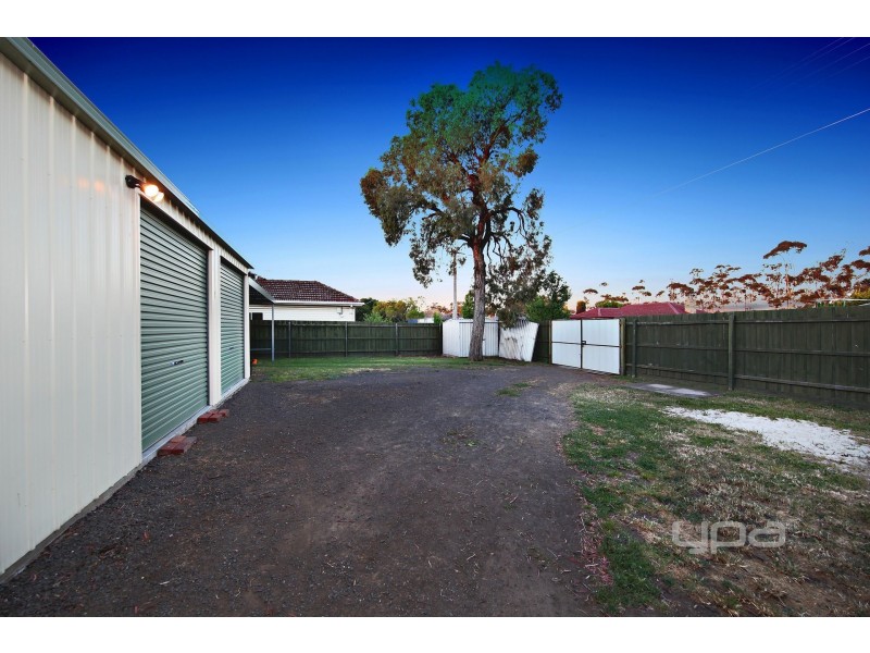 8 Dumfries Street, Deer Park VIC 3023