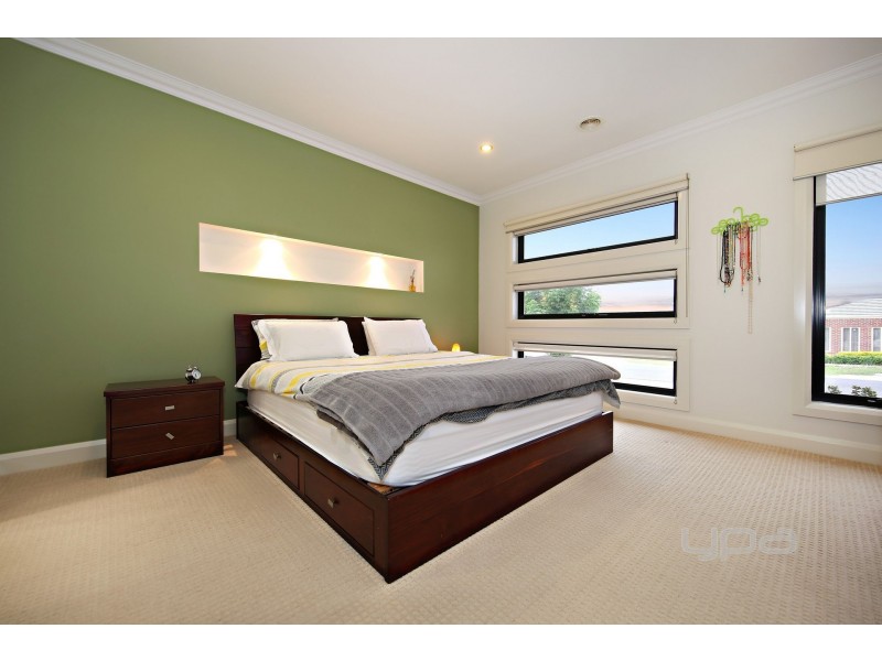 26 The Esplanade, Taylors Hill VIC 3037