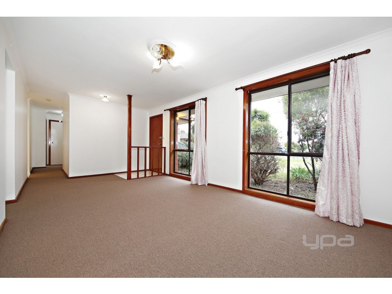 16 Winchester Court, Kings Park VIC 3021