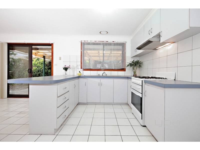 16 Winchester Court, Kings Park VIC 3021