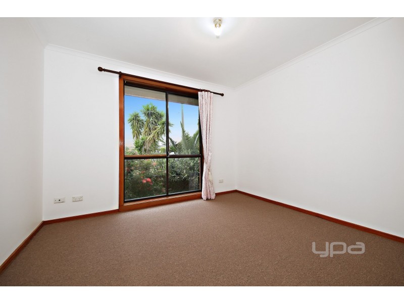 16 Winchester Court, Kings Park VIC 3021