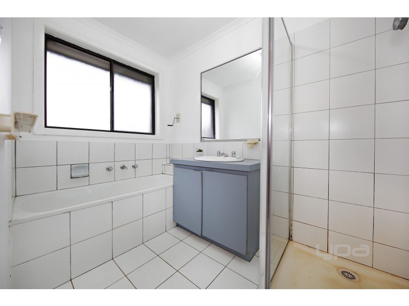 16 Winchester Court, Kings Park VIC 3021