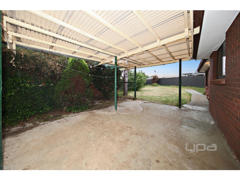 16 Winchester Court, Kings Park VIC 3021