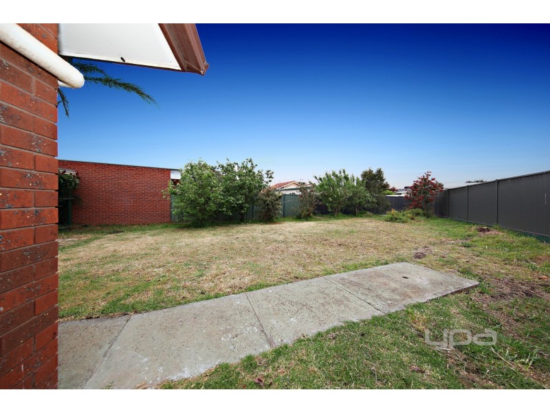 16 Winchester Court, Kings Park VIC 3021
