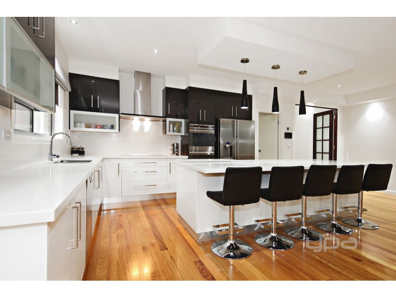 36 Jacaranda Drive, Taylors Hill VIC 3037