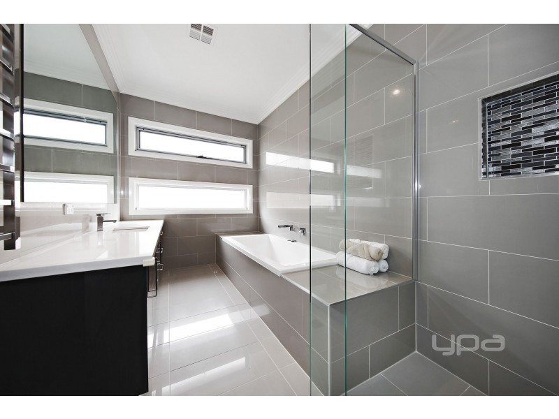 36 Jacaranda Drive, Taylors Hill VIC 3037