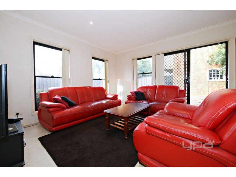 42 O’Donnell Drive, Caroline Springs VIC 3023