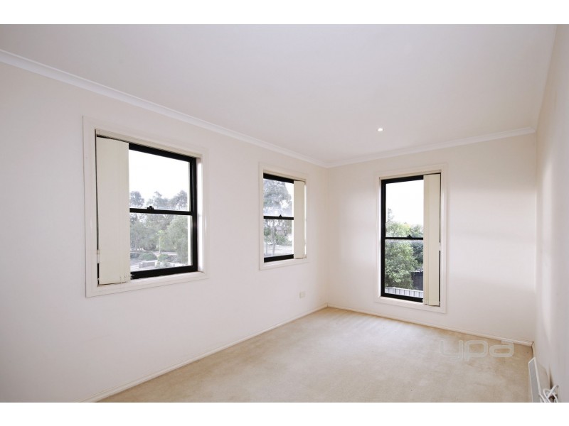 42 O’Donnell Drive, Caroline Springs VIC 3023