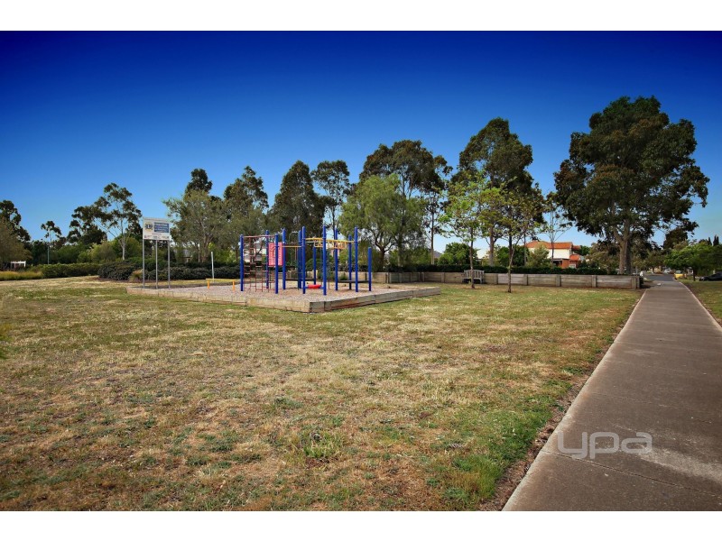 42 O’Donnell Drive, Caroline Springs VIC 3023