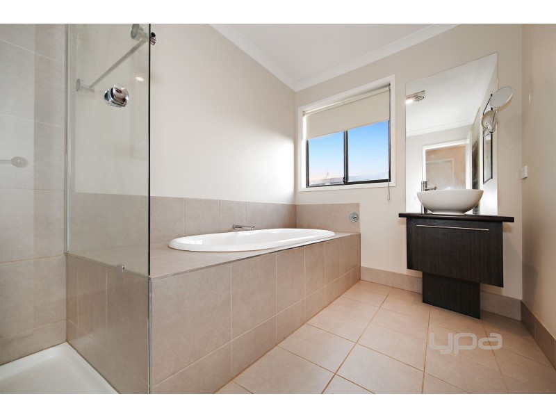 23 Luxor Drive, Plumpton VIC 3335