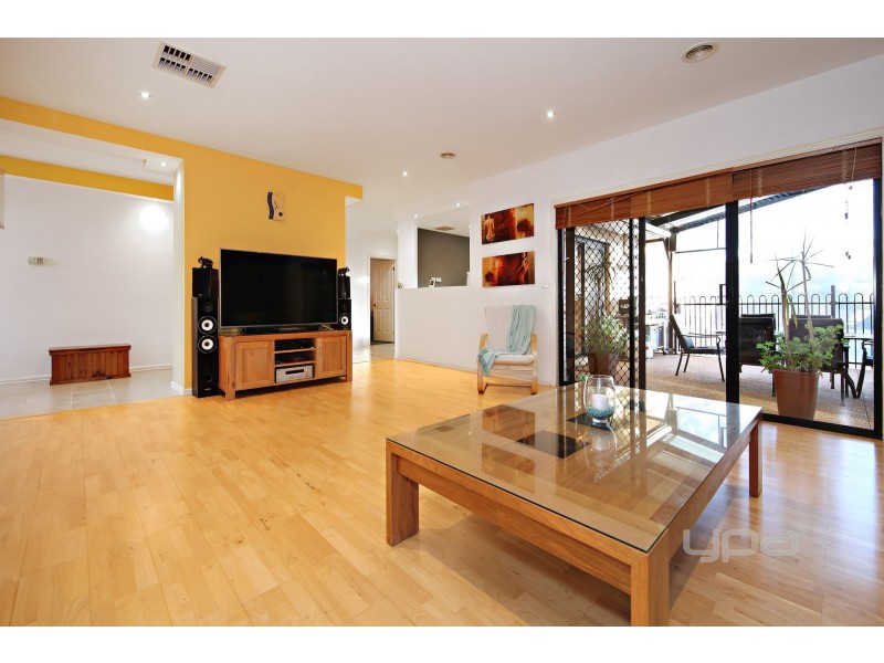 44 Tudor Rose Crescent, Sydenham VIC 3037
