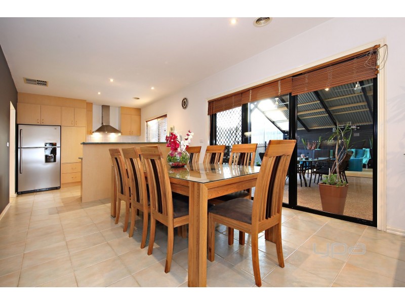44 Tudor Rose Crescent, Sydenham VIC 3037
