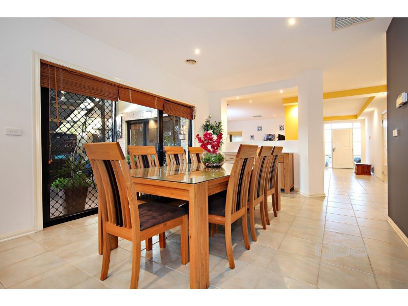 44 Tudor Rose Crescent, Sydenham VIC 3037