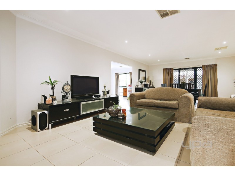 24 Buvelot Crescent, Caroline Springs VIC 3023