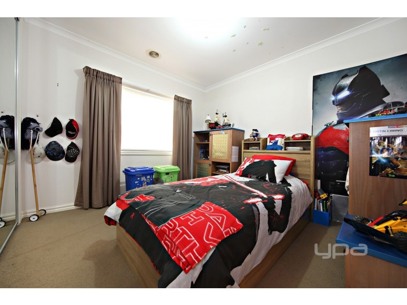 24 Buvelot Crescent, Caroline Springs VIC 3023